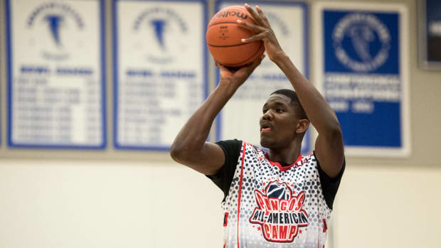 deandre-ayton-top.jpg